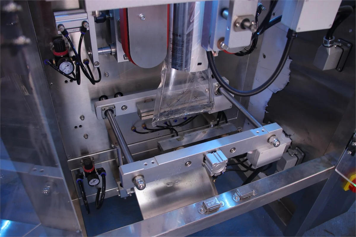 SW-420F sealing jaws detail