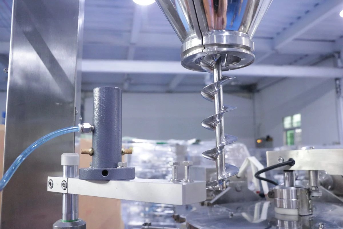 SW-L200 auger screw exposed — helical flight visible for volumetric powder dosing