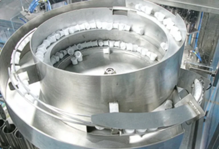 SW-CCS6上自动分拣和定位吸嘴盖的振动盘