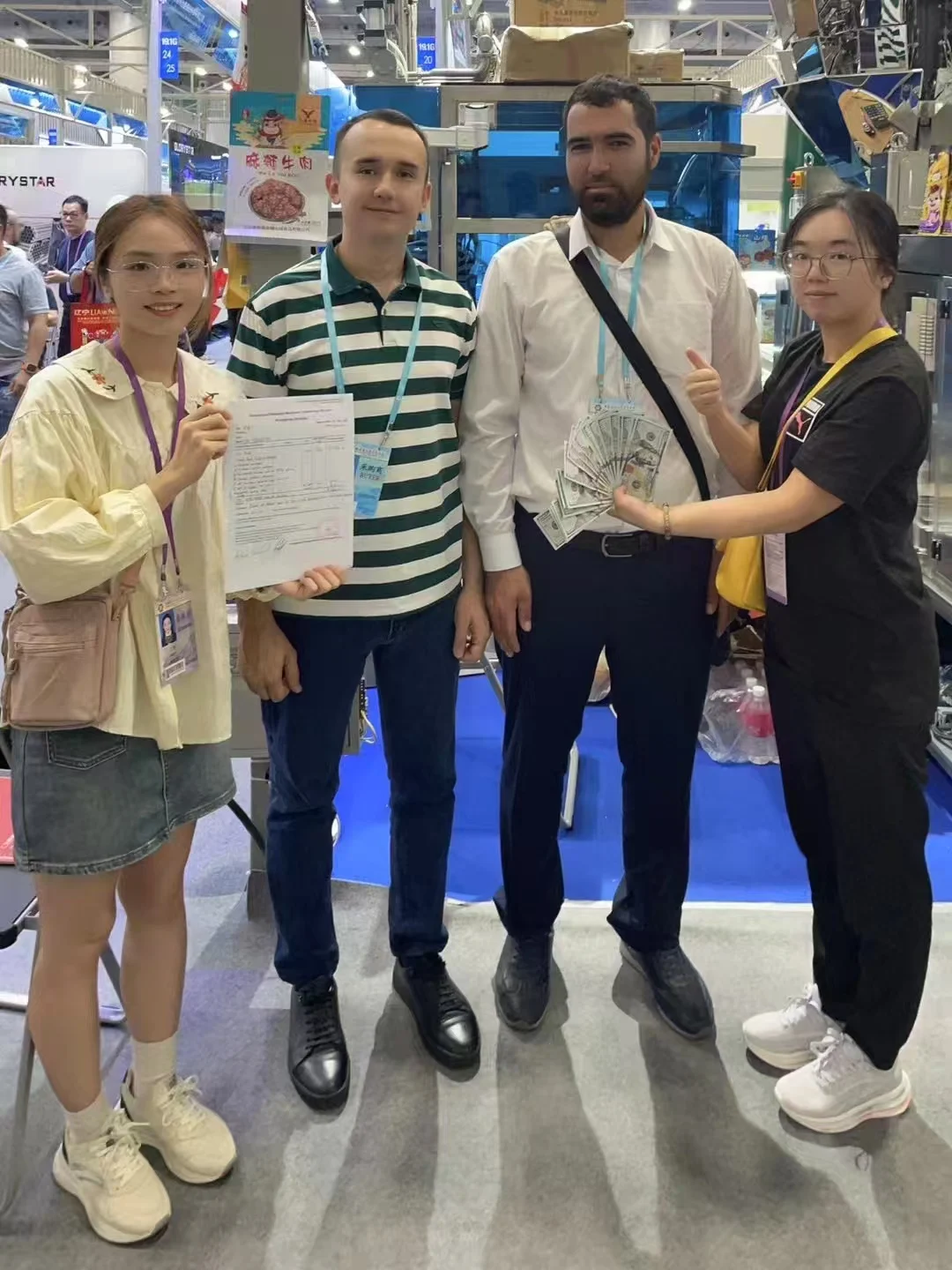 International buyer signing order at ShengWei booth during an international packaging exhibition