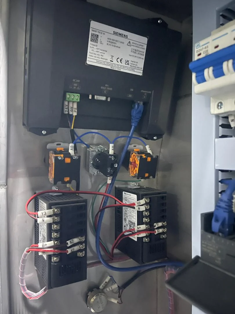 SW-1328电气柜内的西门子SMART 700 IE V4 PLC控制器