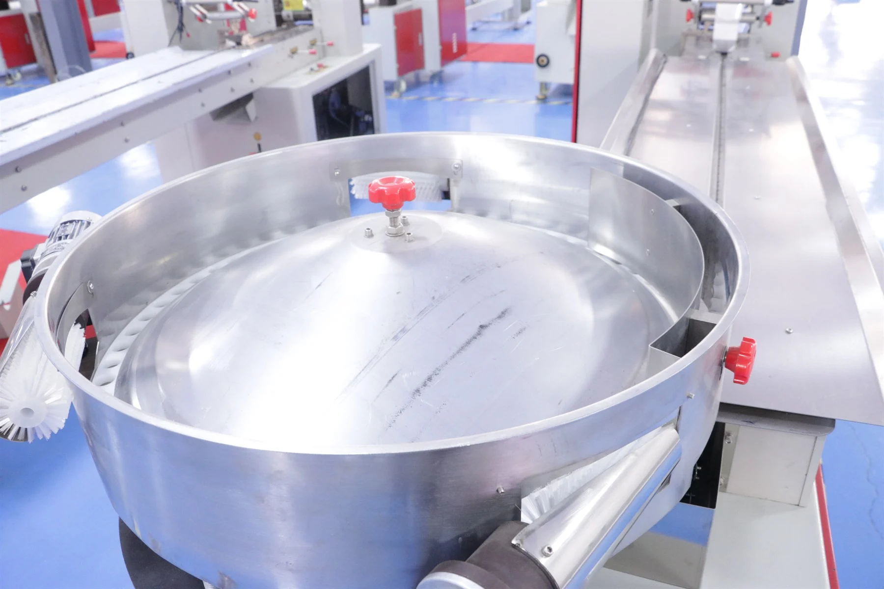 SW-1000A candy turnplate top view showing rotary feeding tray for candy sorting