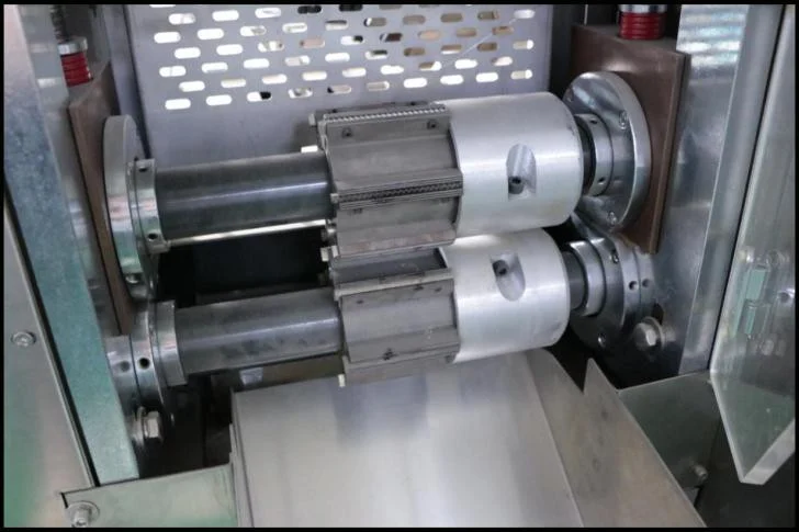 SW-1200 rotary end seal cutting blades — constant-temperature rotating jaws for high speed bag separation