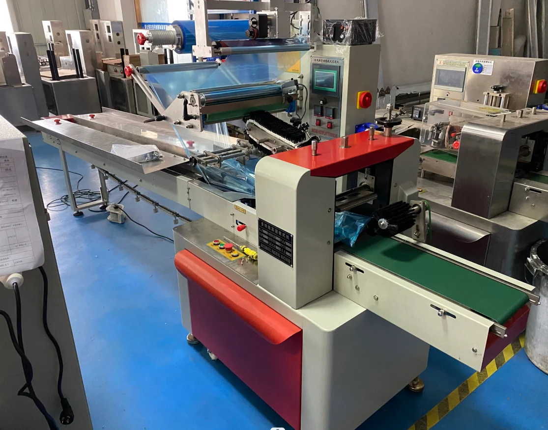 SW-350A multifunctional pillow packing machine — close-up front view of film forming and sealing mechanism