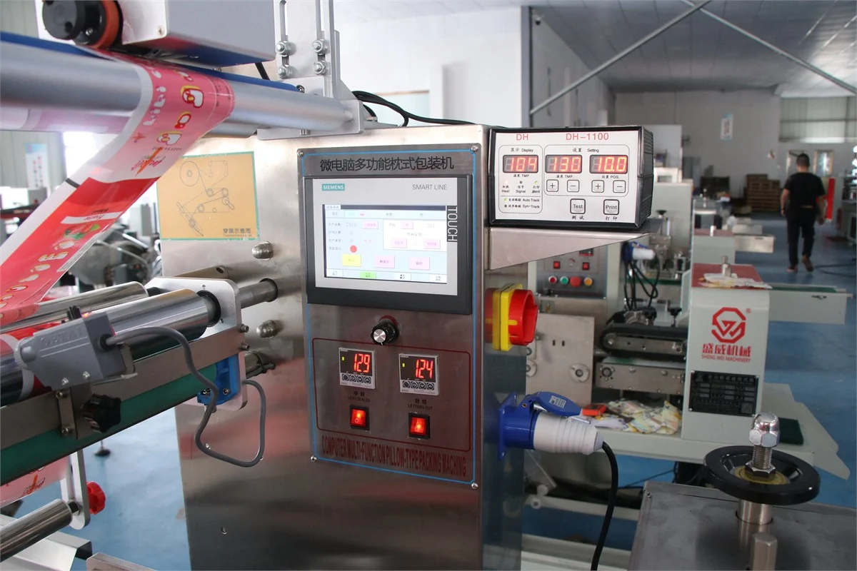 Cutting knife mechanism on SW-100 ice pop pillow packing machine — separates finished bags