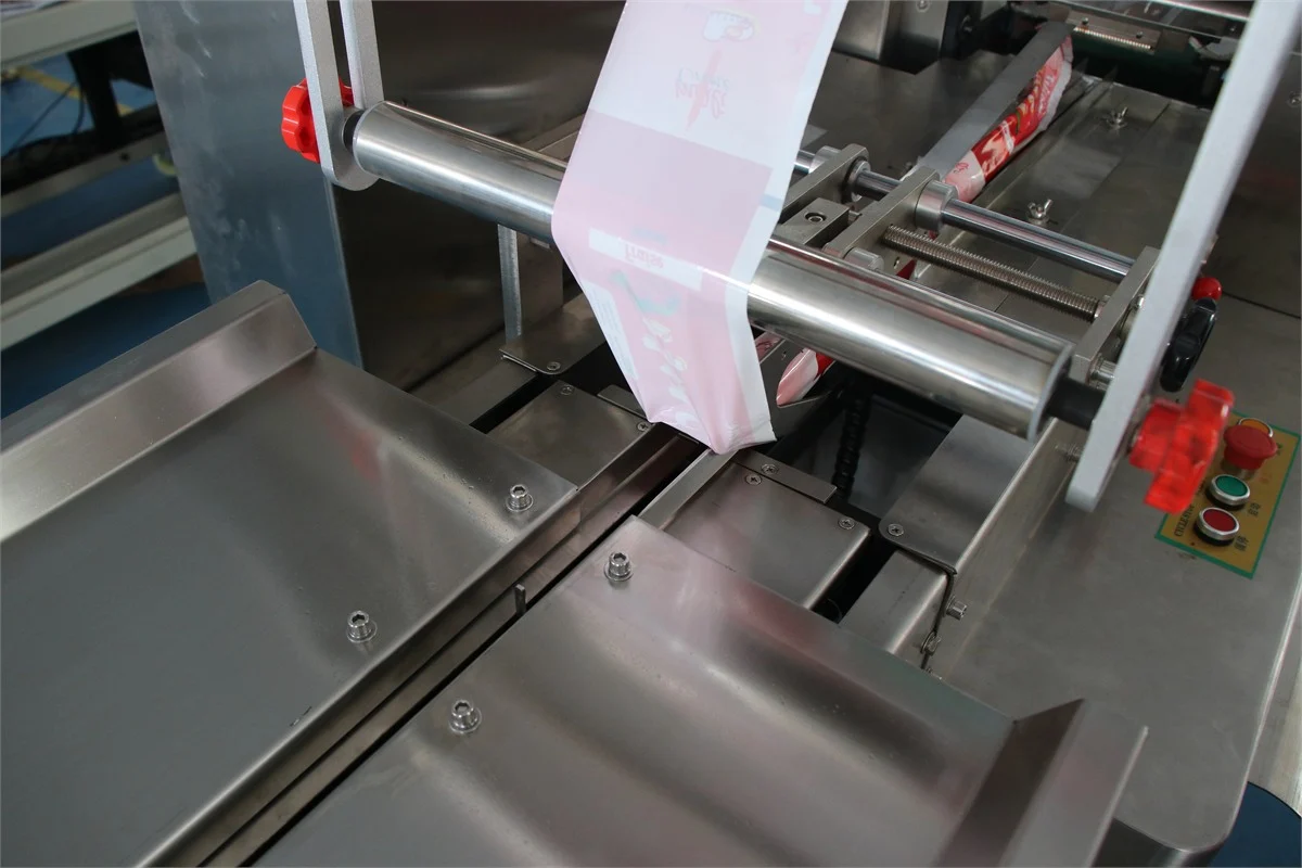 Multi-linkage roll film shaft on SW-100 ice pop packing machine — consistent film tension