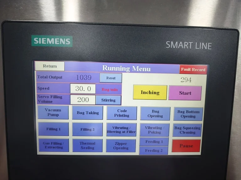 Màn hình cảm ứng Siemens Smart Line hiển thị Menu vận hành của một máy đóng gói túi có sẵn