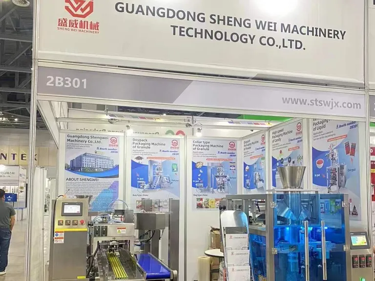 Stand 2B301 de ShengWei Machine en KOREA PACK 2024 — máquina envasadora de bolsas prefabricadas y máquina vertical en exposición